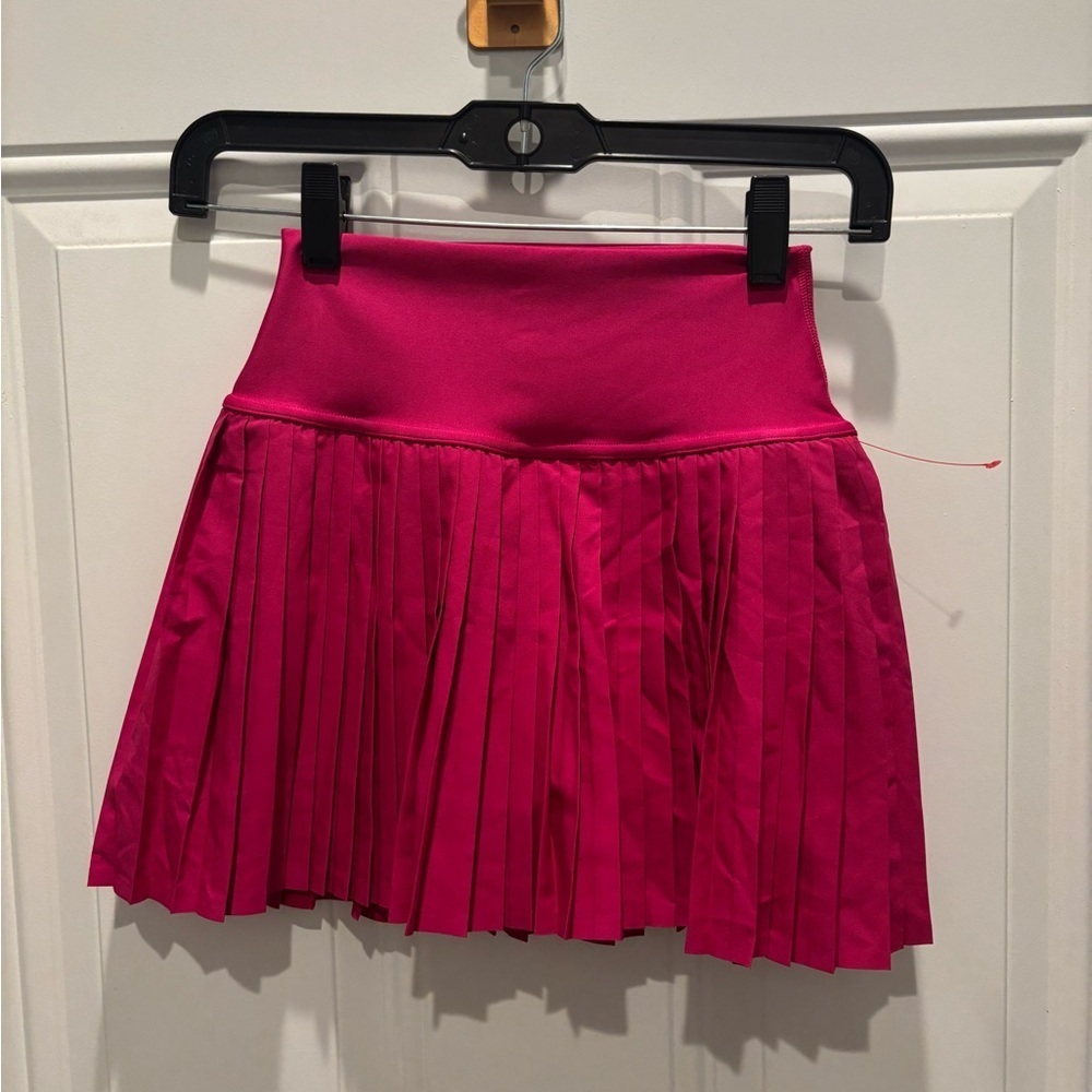 ALO YOGA - Grand Slam Tennis pickleball Skirt - Magenta Crush - Picture 2 of 4